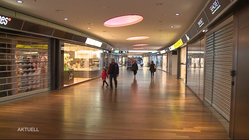 Geisterhafte Stimmung im Shoppingcenter Spreitenbach