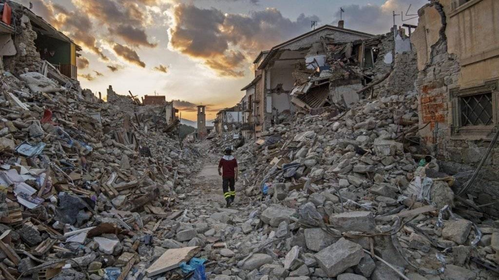 Trümmer in Amatrice: Das Erdbeben im August hat Schäden von mehr als sieben Milliarden Euro angerichtet. (Archiv)