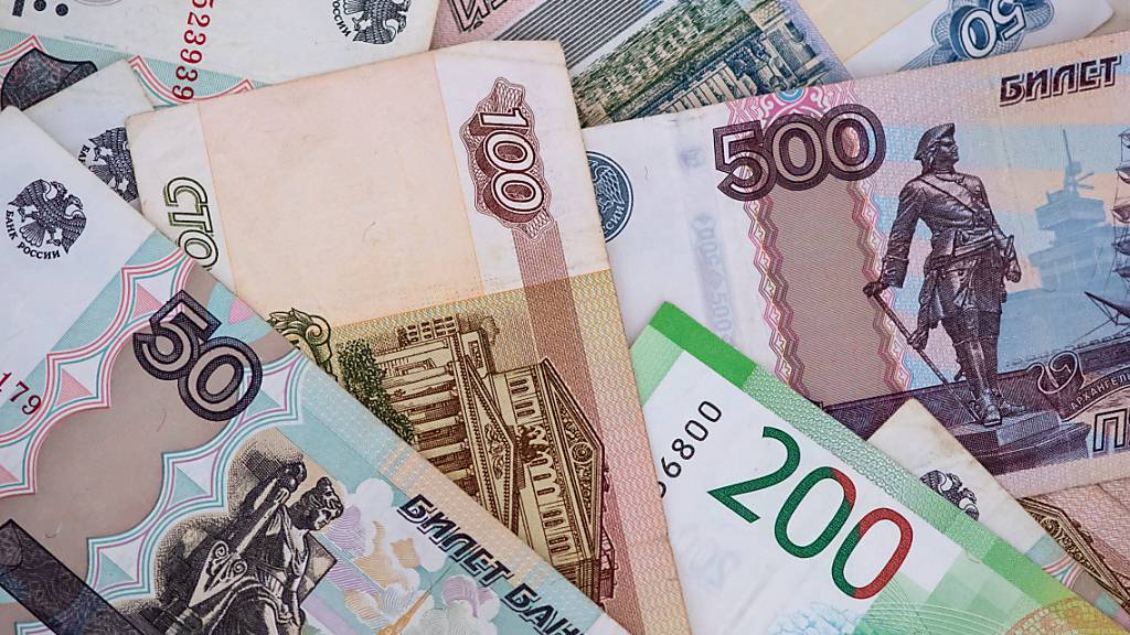 ARCHIV - Russland versucht den Rubel zu stützen. Foto: Sven Hoppe/dpa