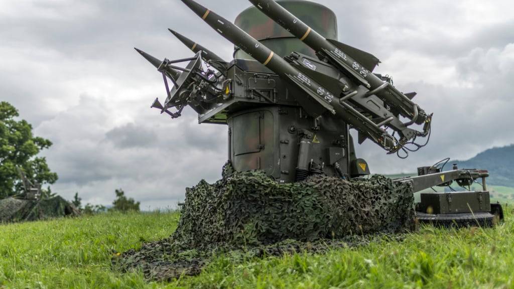 Die Schweizer Armee prüft die Anschaffung neuer Waffensysteme zur Verteidigung über die Landesgrenzen hinaus. (Themenbild)