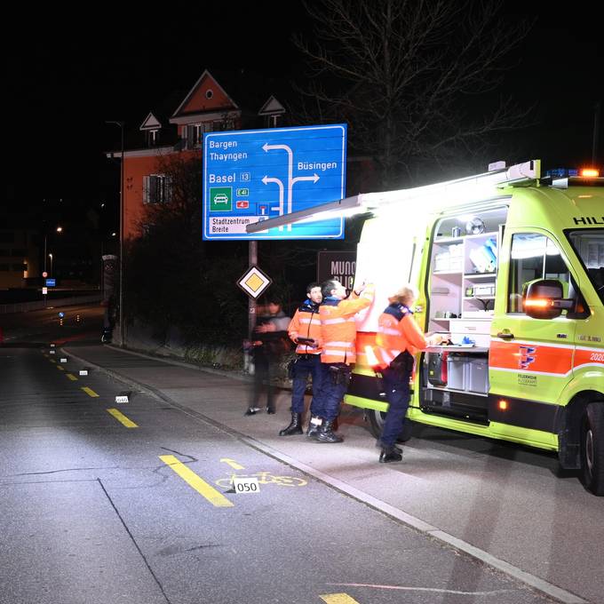 Velofahrer (59) crasht mit Pfosten und stirbt