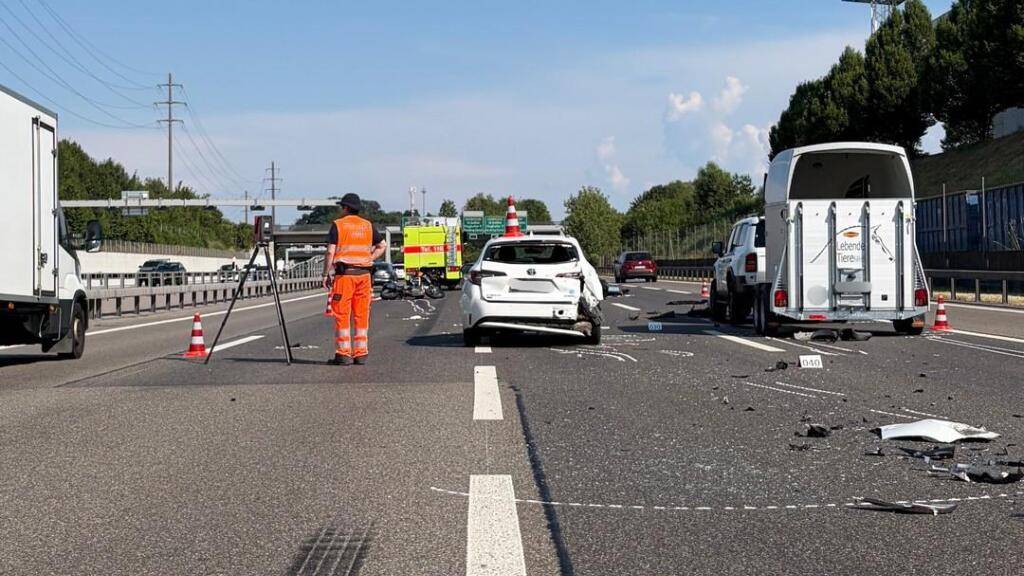 Dieses Bild bot sich der Polizei und den Rettungskräften nach der Doppelkollision.