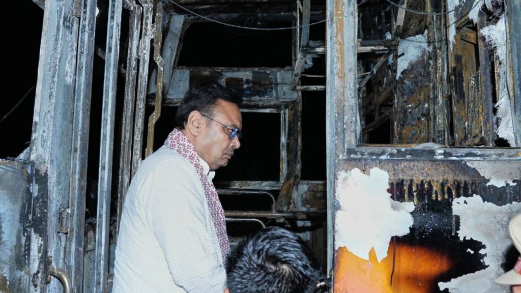 Im Bus verbrannt: 20 Tote bei Verkehrsunglück in Indien