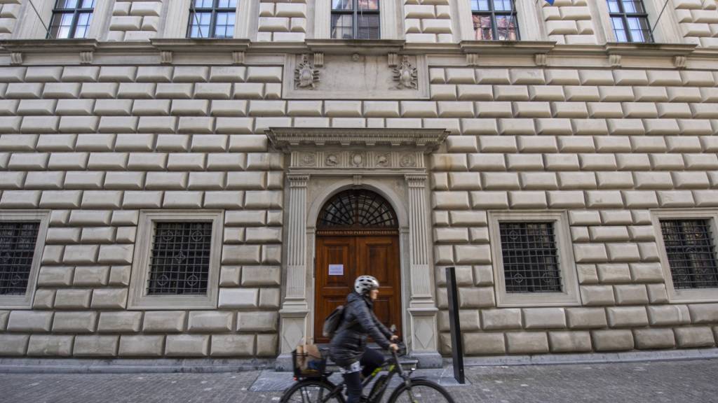 In der Luzerner Verwaltung wird die Microsoft-Software M365 eingeführt. (Archivaufnahme des Regierungsgebäudes)