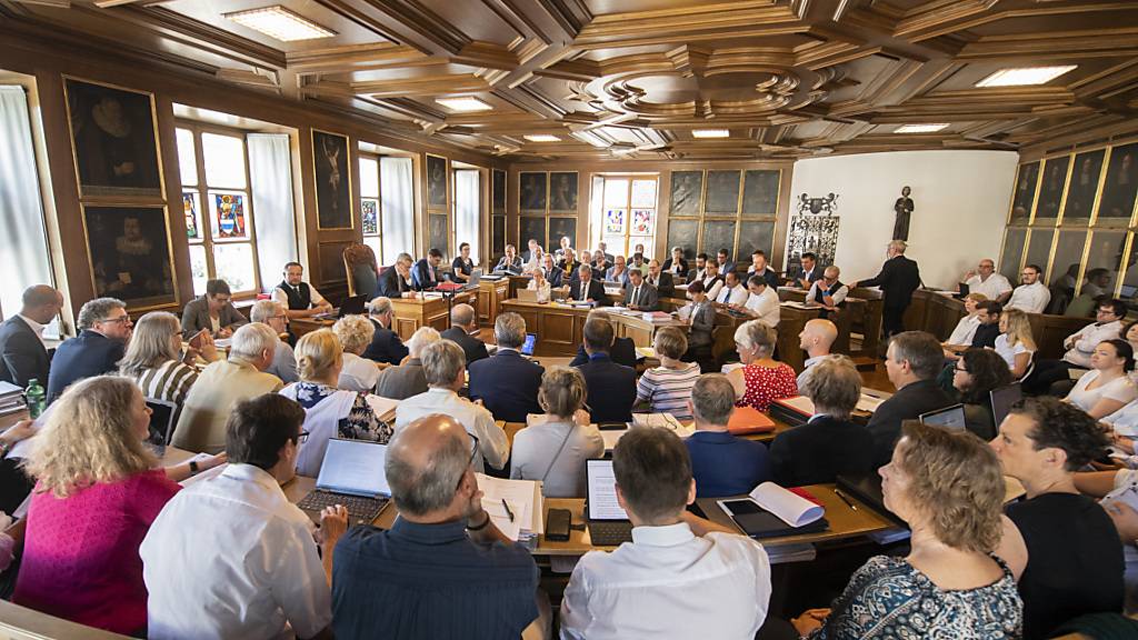 Decke des Nidwaldner Landratssaals wird für Tribüne geöffnet