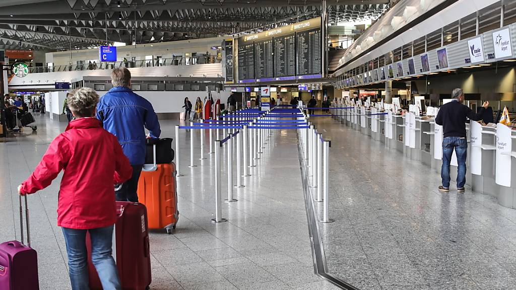 Frankfurter Flughafen: Mindestens 18 000 der rund 22 000 Beschäftigten gehen in die Kurzarbeit. (Archivbild)