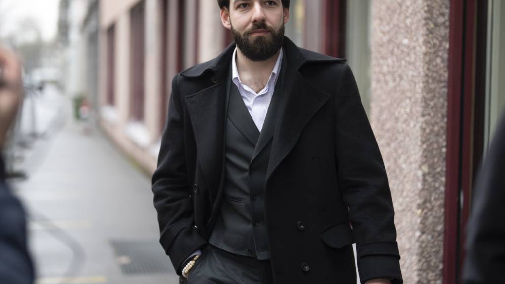 Mass-Voll-Präsident Nicolas Rimoldi zieht ein Urteil des Zürcher Bezirksgericht ans Obergericht weiter. (Archivbild)