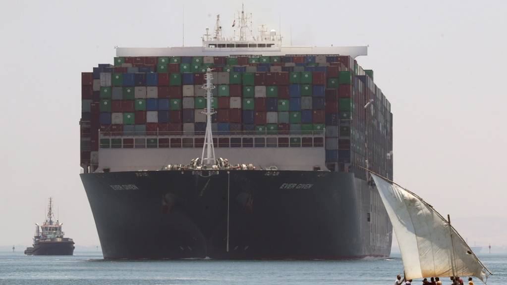 Das Containerschiff Ever Given, nachdem am 7. Juli die ägyptische Behörden seine Weiterfahrt erlaubt hatten. (Archivbild)