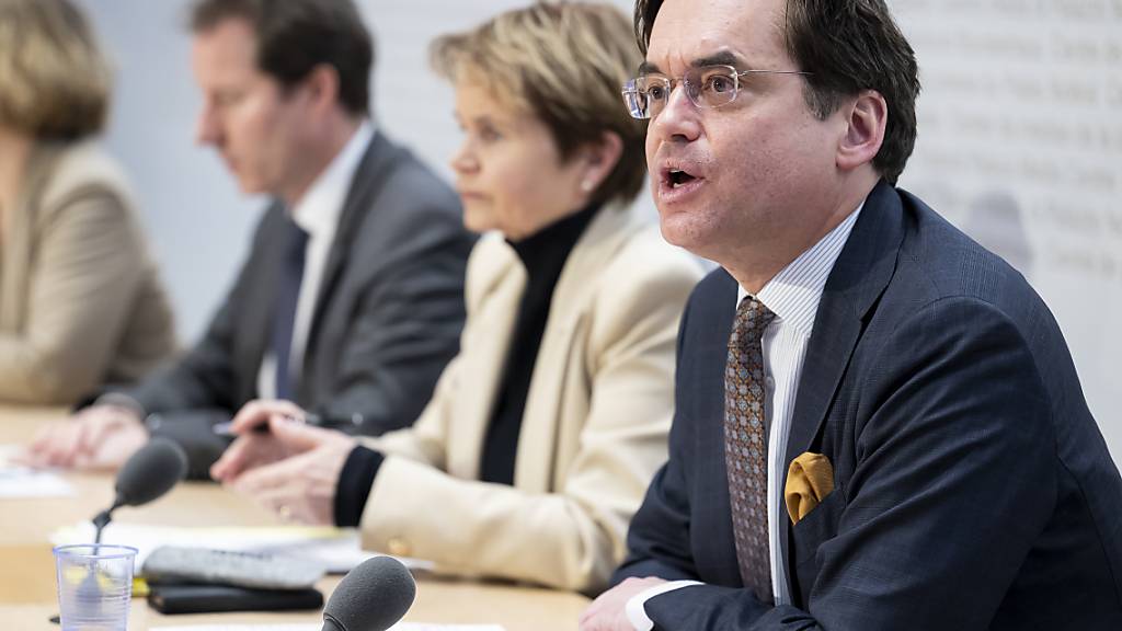 Eine 13. AHV-Rente für alle sei teuer und unsozial: Mit diesem Argument treten SVP, FDP, Mitte-Partei und GLP gegen die Volksinitiative für eine 13. AHV-Rente an.