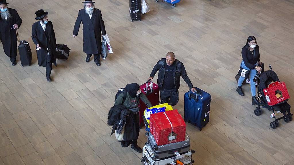 Erst seit Beginn des Montags empfängt Israel wieder Touristen. Nun überlegt die Regierung angesichts der stiegen Inzidezen in Europa neue Reiseverbote. Foto: Ariel Schalit/AP/dpa