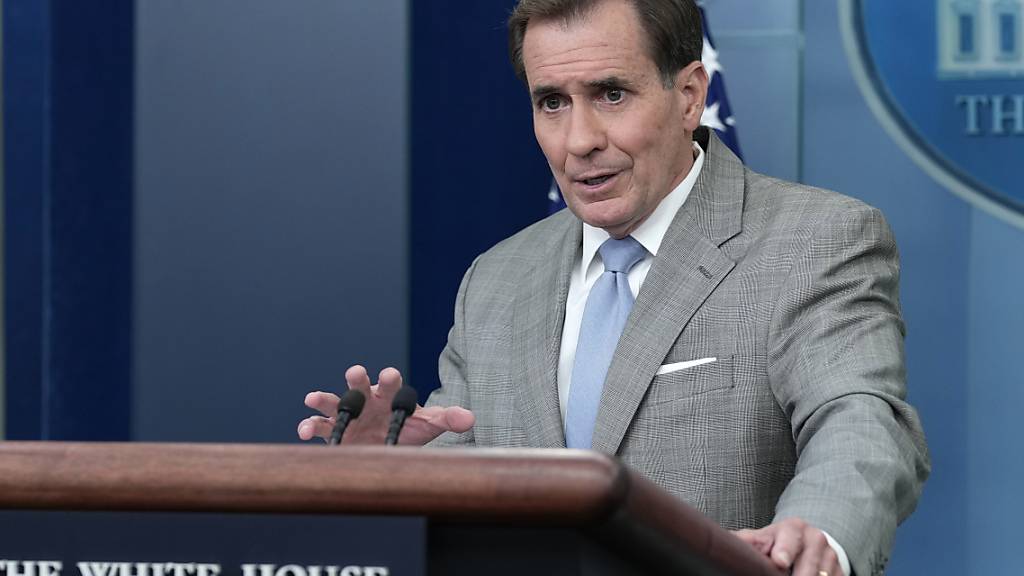 ARCHIV - John Kirby, Sprecher des Nationalen Sicherheitsrates, spricht während des täglichen Briefings im Weißen Haus in Washington. Foto: Susan Walsh/AP/dpa