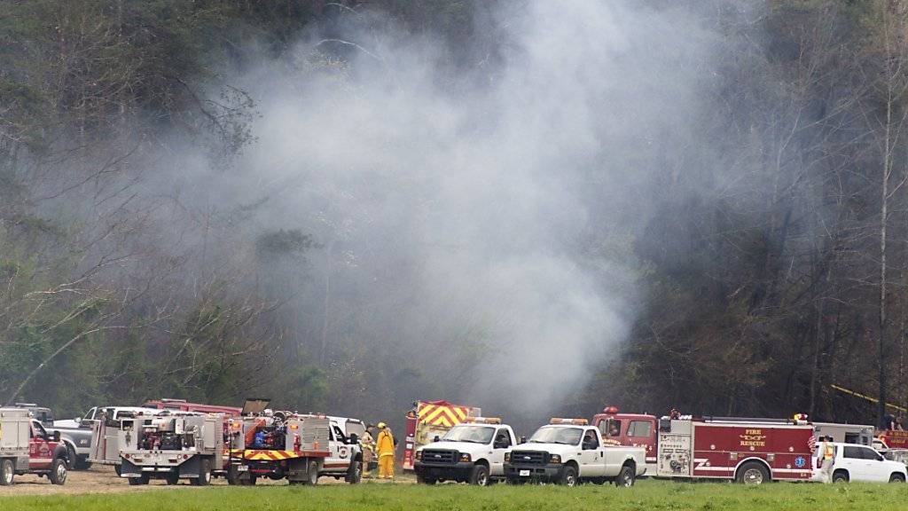 Beim Absturz des Ausflugshelikopters nahe dem Great Smoky Mountains National Park starben nach Polizeiangaben fünf Menschen.