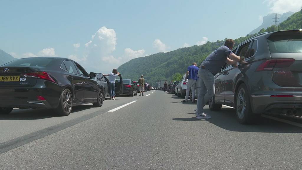 Pfingststau am Gotthard