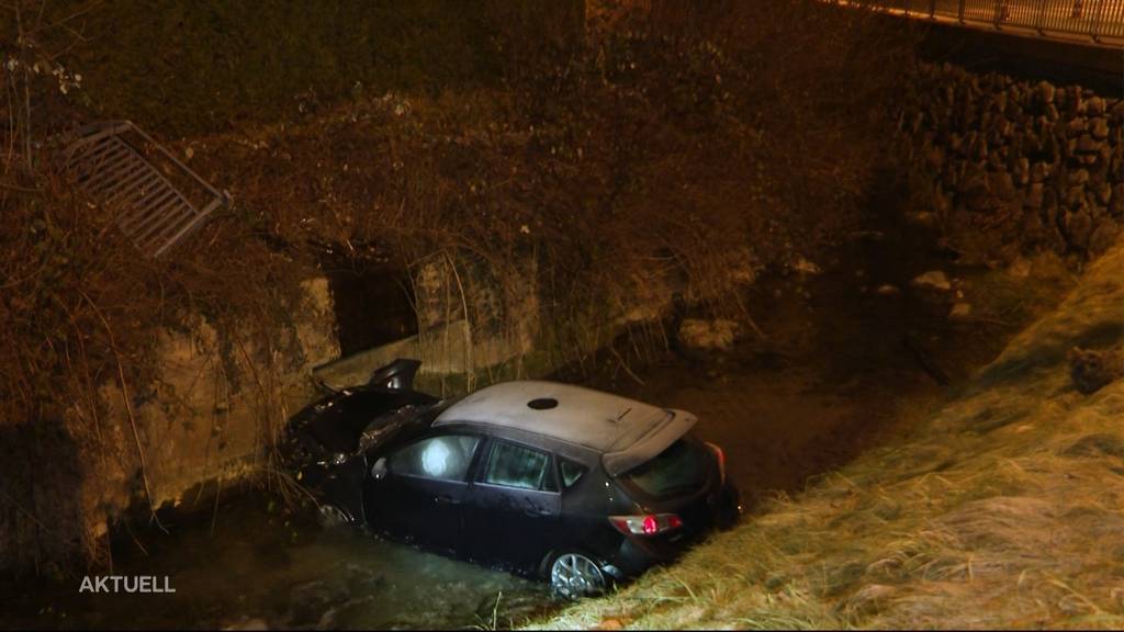 Nass gelandet: Ein Autolenker fährt in Gontenschwil in den Bach