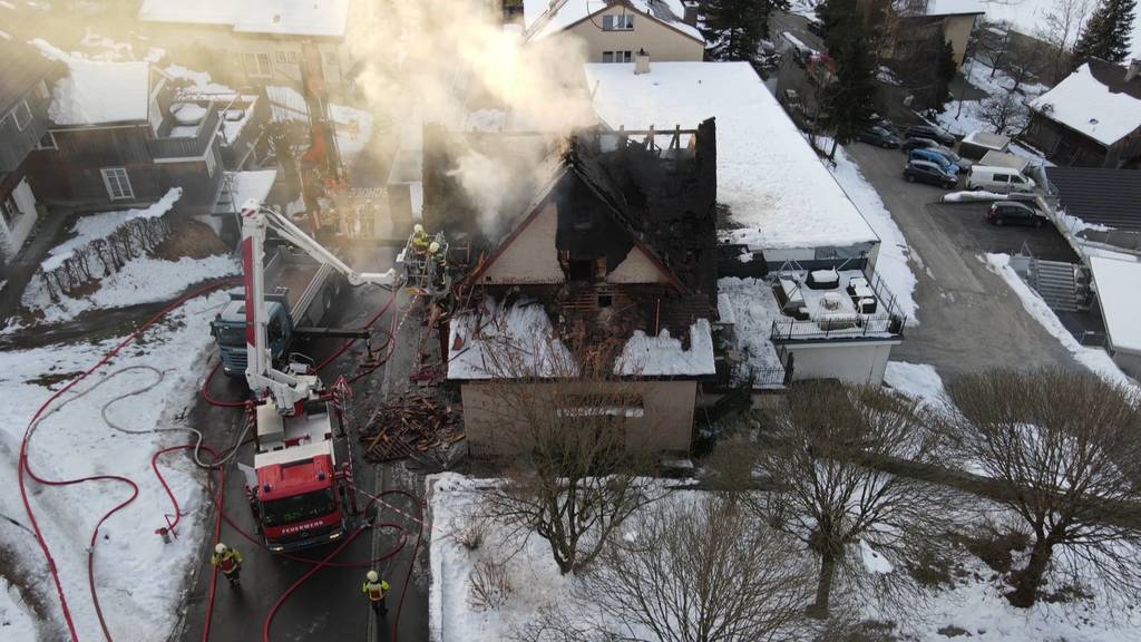 Eltern sterben bei Brand in Oberhelfenschwil (SG) - Kinder können sich retten