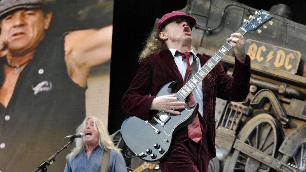 AC/DC setzt Tournee mit Axl Rose von Guns N' Roses fort