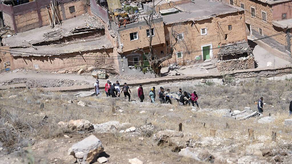 Ein Hilfsteam aus der Schweiz wartete am Sonntag auf seinen Einsatz im Erdbebengebiet von Marokko.
