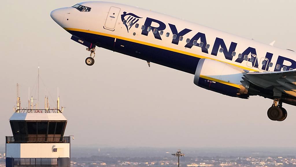 Ryanair erwartet Gewinnsprung und plant regelmässige Dividenden