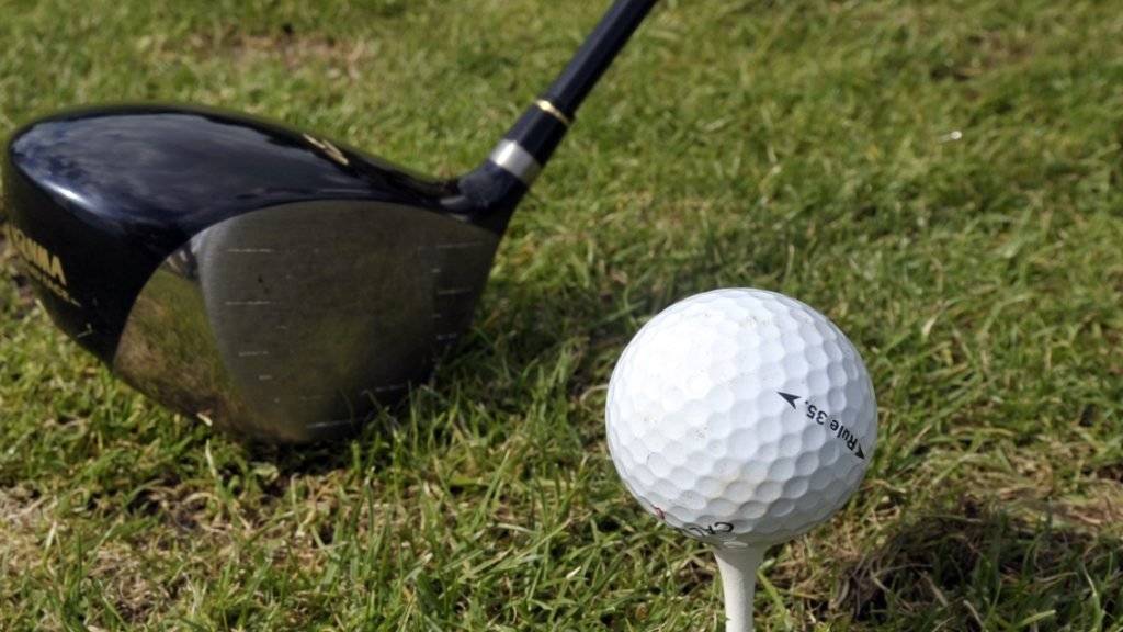 Der Golfspieler, der einen anderen Spieler im Gesicht getroffen hat, ist vom Zürcher Obergericht freigesprochen worden. (Symbolbild)