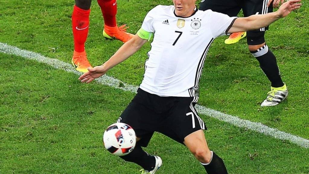 Bastian Schweinsteiger (vorne) beendet seine Nationalmannschaftskarriere