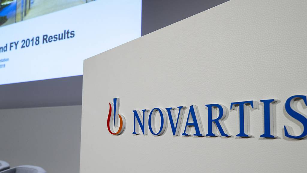 Der Basler Pharnakonzern Novartis will Aktien zurückkaufen und mittelfristig noch mehr sparen. (Archivbild)