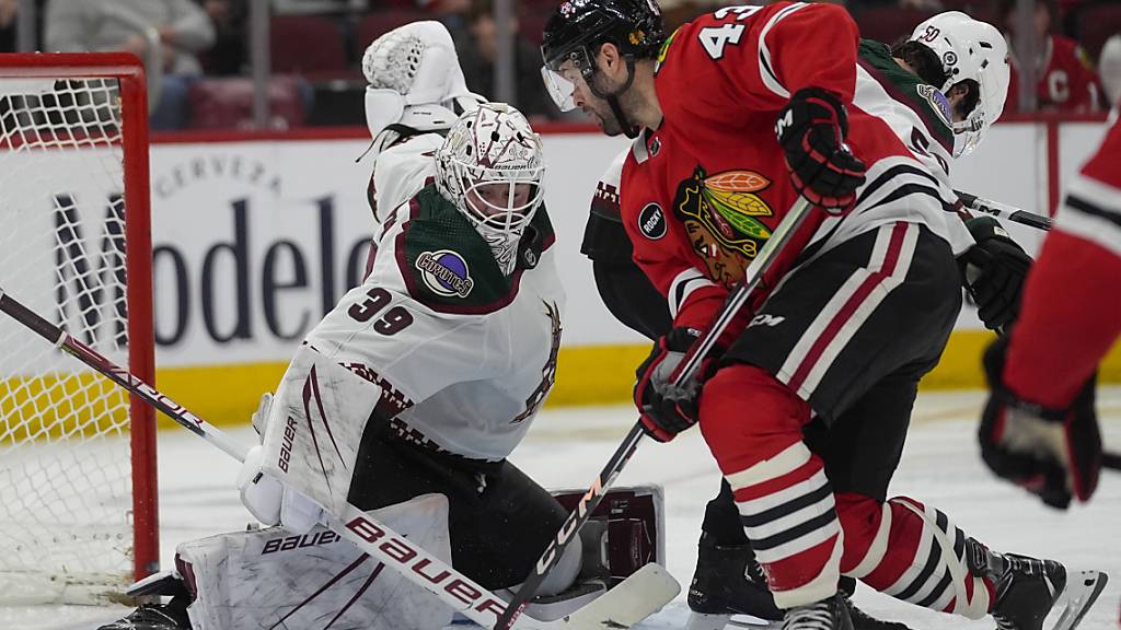 Die Chicago Blackhawks gewinnen das torreiche Spiel gegen Arizona Coyotes