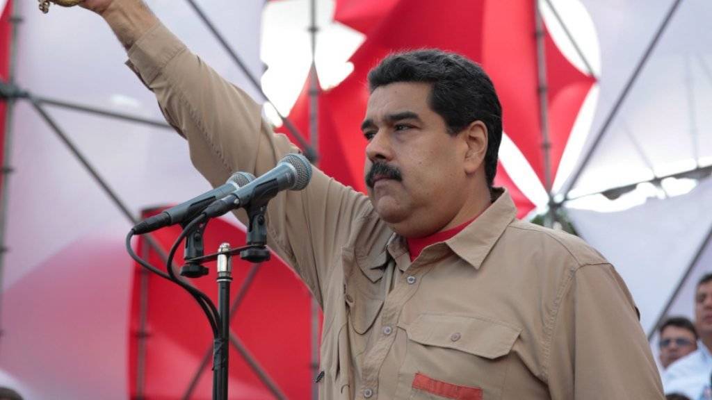 Vorwärts, Marsch und zurück: Venezuelas Präsident Maduro gibt Geldscheine wieder frei.