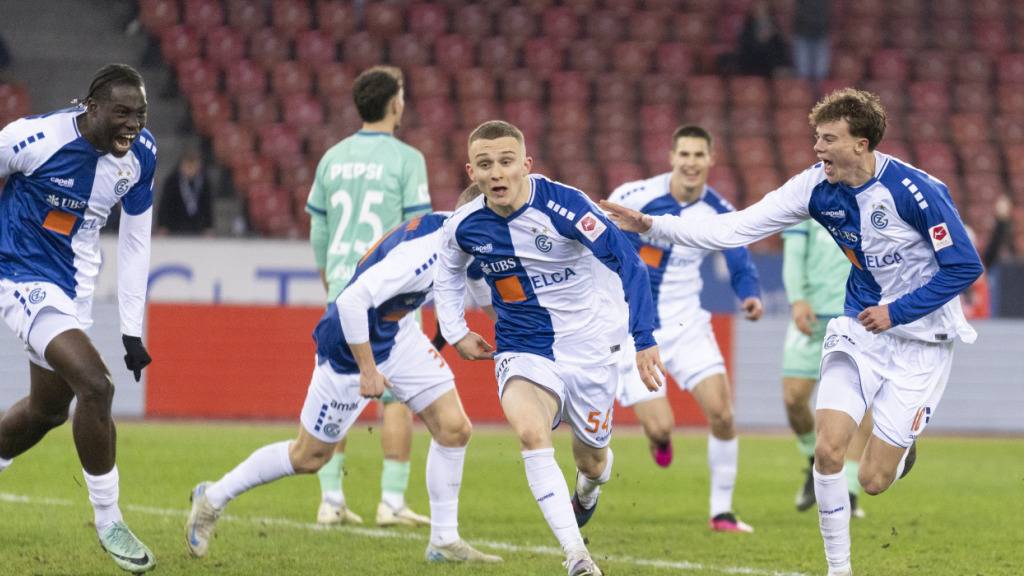 Samuel Krasniqi von den Grasshoppers schiesst den Ausgleich gegen Lugano