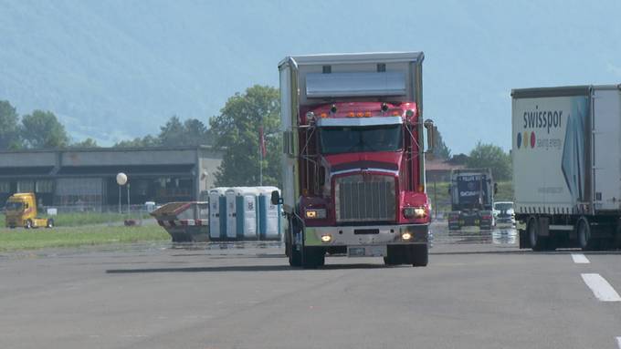 1000 Lastwagen auf Festivalgelände