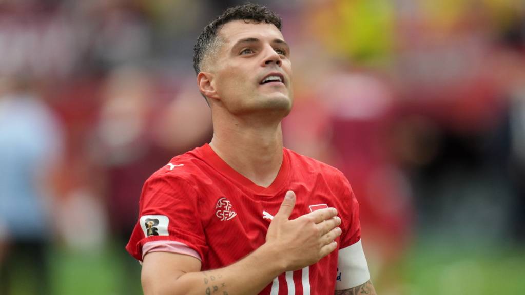 Granit Xhaka dirigierte, kämpfte, litt, spielte viele Pässe, machte Fehler - und traf im wichtigen ersten Versuch der Schweizer mit etwas Glück vom Punkt