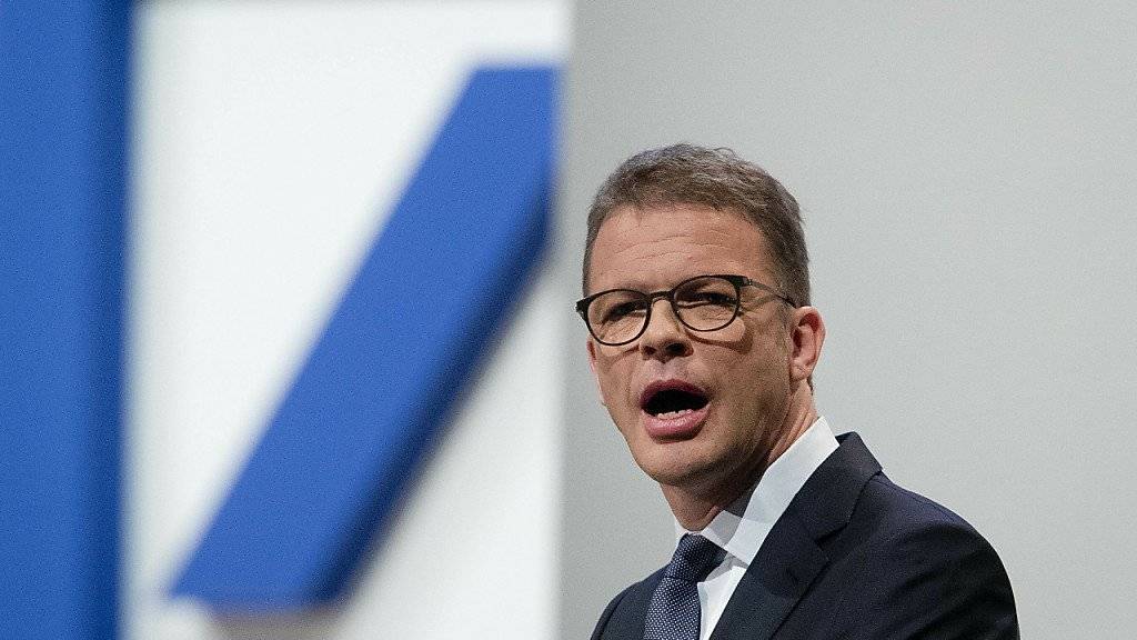 Der Deutsche Bank-Chef Christian Sewing kündigt an der Generalversammlung des Bankhauses an, das Investment Banking-Geschäft zu stutzen.