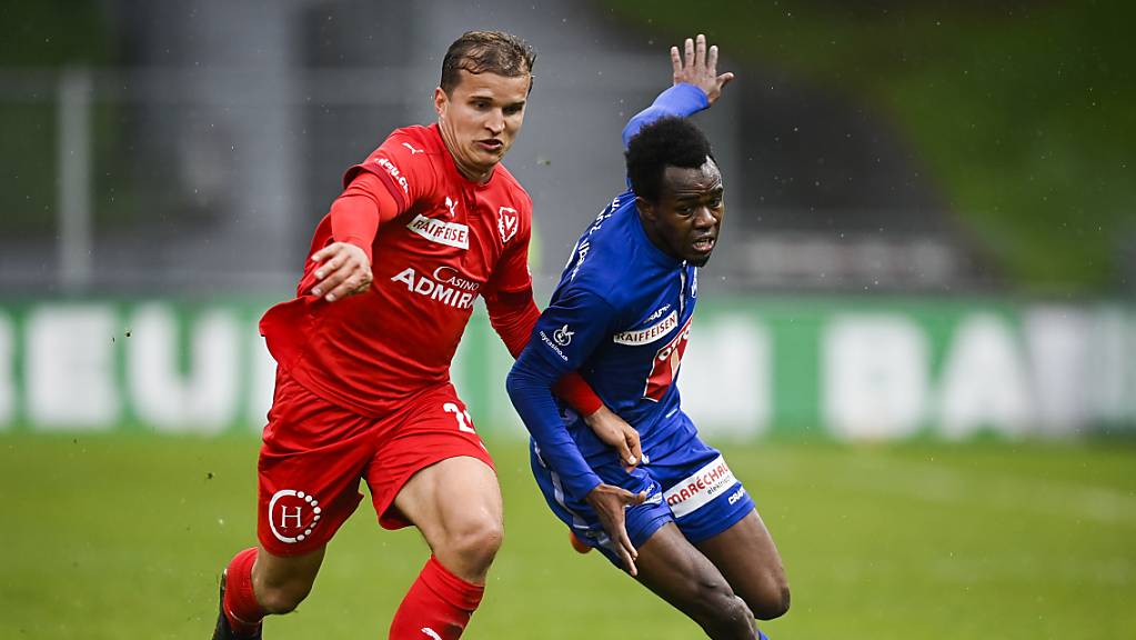 Der Vaduzer Cedric Gasser (links) gegen Luzerns Ibrahima Ndiaye.