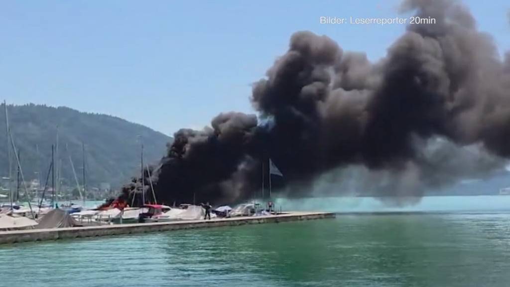 Mehrere Schiffe im Zuger Bootshafen in Brand geraten