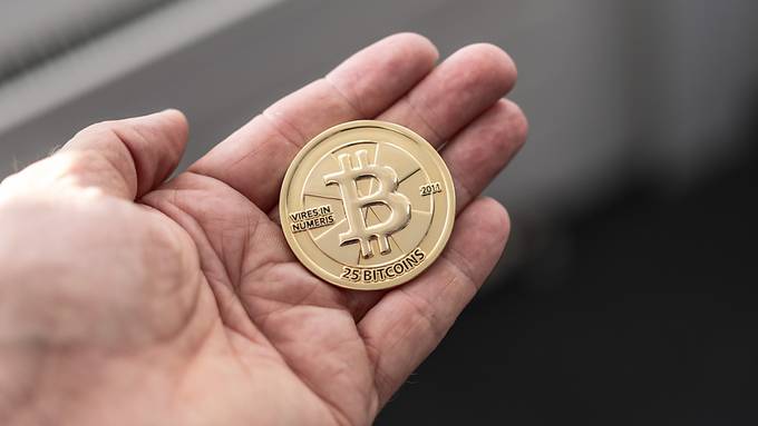 Bitcoin scheitert an Rekordhoch und bricht ein