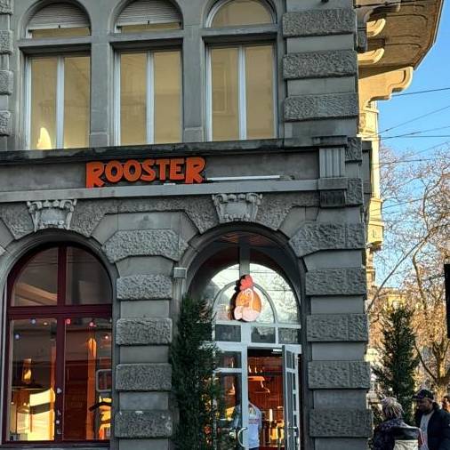 «Die Uniform war der Hammer» – Mitarbeitende und Gäste verabschieden sich vom Hooters in Zürich