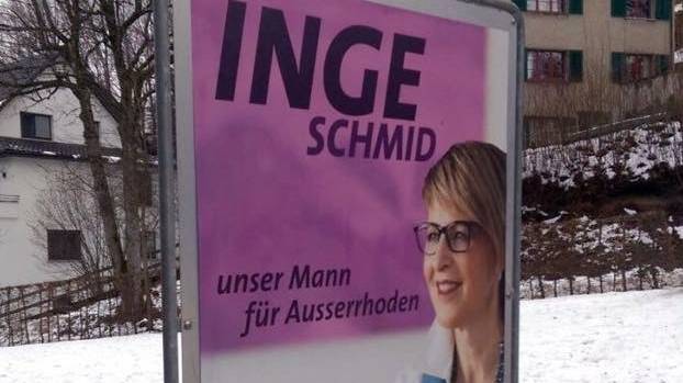 Auch am Bahnhof St.Gallen hängen die Plakate von Inge Schmid,die sie in den Regierungsrat katapultieren sollen.