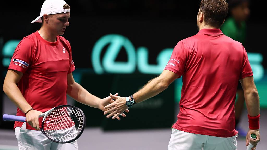 Auf ihnen ruhen die Hoffnungen des Schweizer Davis-Cup-Teams: Jungstar Dominic Stricker (li.) und Routinier Stan Wawrinka