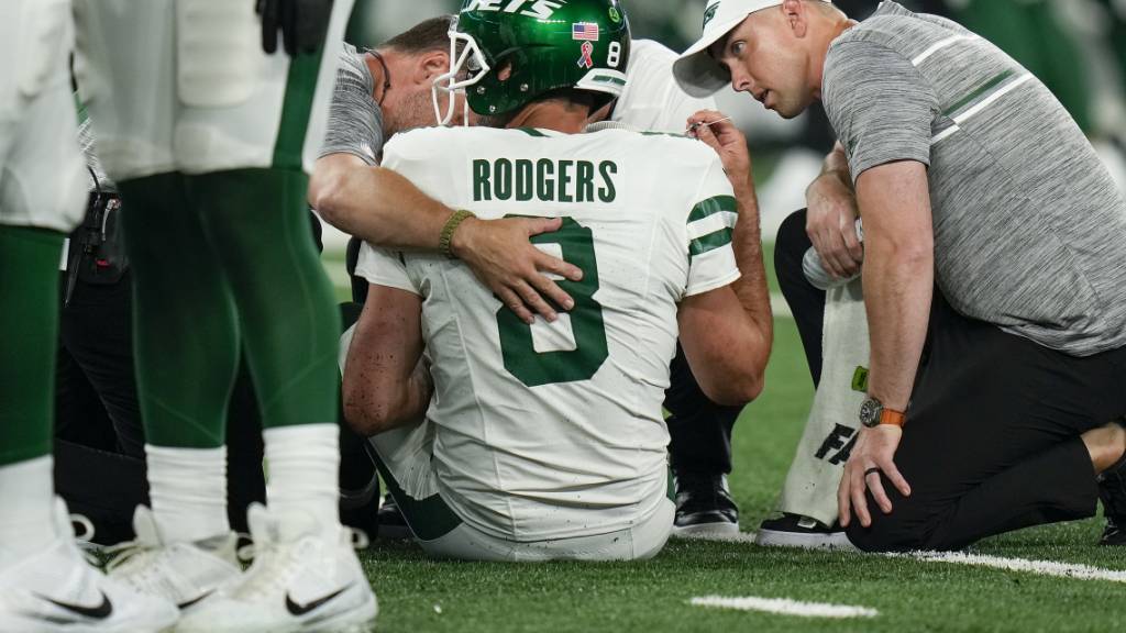 Kaum da, schon für die ganze Saison out: Star-Quarterback Aaron Rodgers erlebte bei seinem Debüt für die New York Jets einen wahren Albtraum