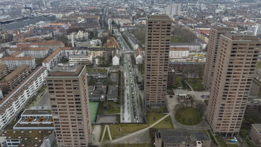 Die städtische Wohnsiedlung Hardau II in Zürich wird saniert. Nun wurde in mehreren Küchen Asbest gefunden. (Archivbild)