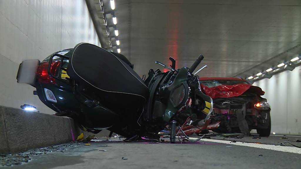Rollerfahrerin (60) stirbt bei Unfall auf A23 in Roggwil