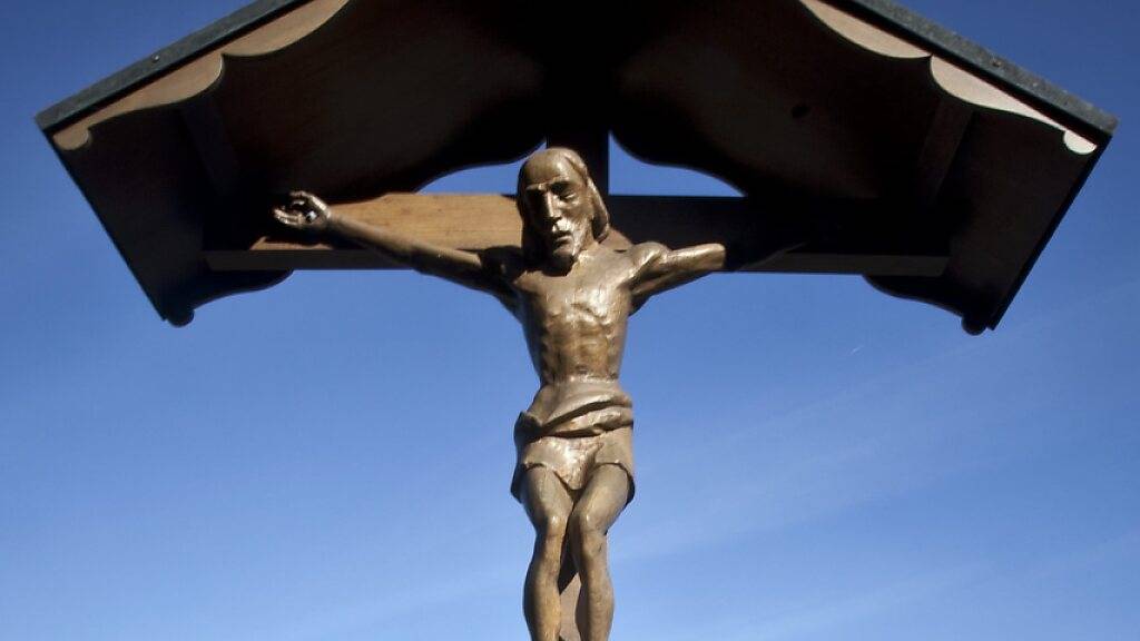 Jesus-Figur am Kreuz auf dem Friedhof in Appenzell. (Archivbild)