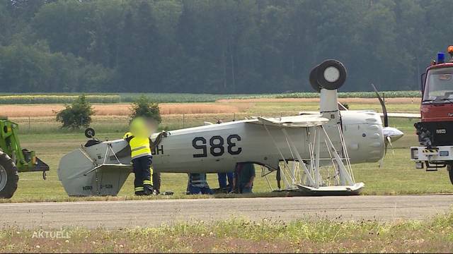 Birrfeld: Flugzeug landet auf dem Dach