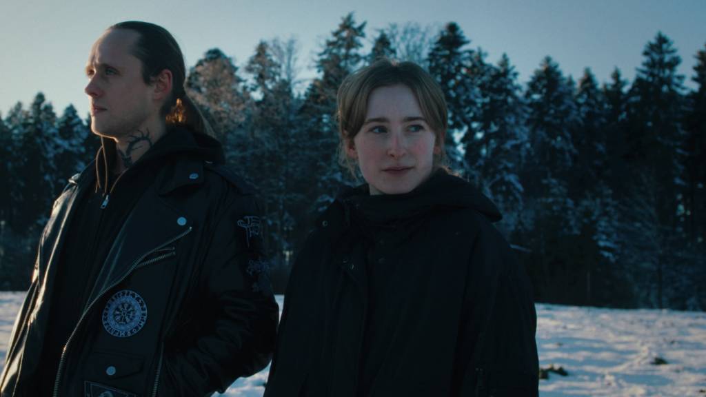 Luana (Selma Kopp) ist im Film «Wolves» fasziniert von der Welt des Black Metal und verliebt sich in den Sänger Wiktor (Bartosz Bielenia).