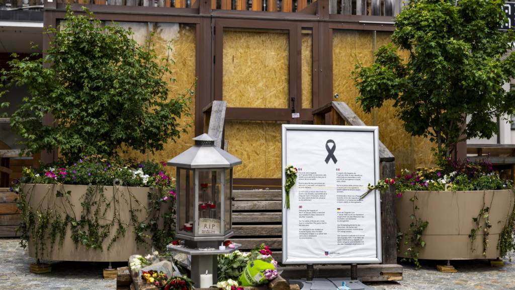 Ein Jahr nach der Brandkatastrophe soll die Gedenkfeier zum Brand in der Bar «Le Constellation» in Grône stattfinden. (Archivbild)