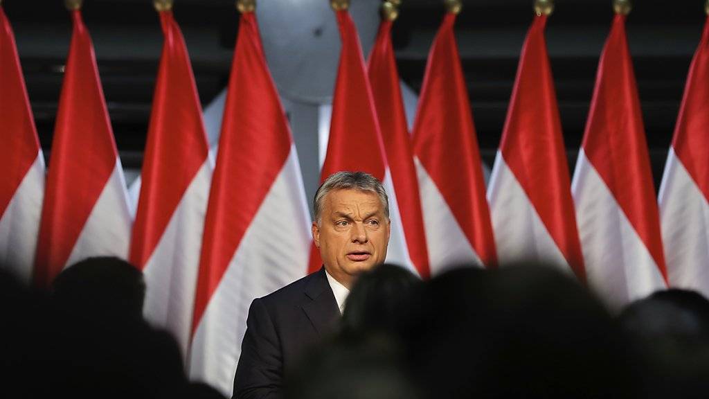 Erwähnte mit keinem Wort, dass dem Referendum die Gültigkeit fehlt: Ungarns Regierungschef Viktor Orban nach der Abstimmung über die EU-Flüchtlingsquoten. Von den Abstimmungsteilnehmern sagten über 98 Prozent Nein zu den EU-Quoten für Flüchtlinge.