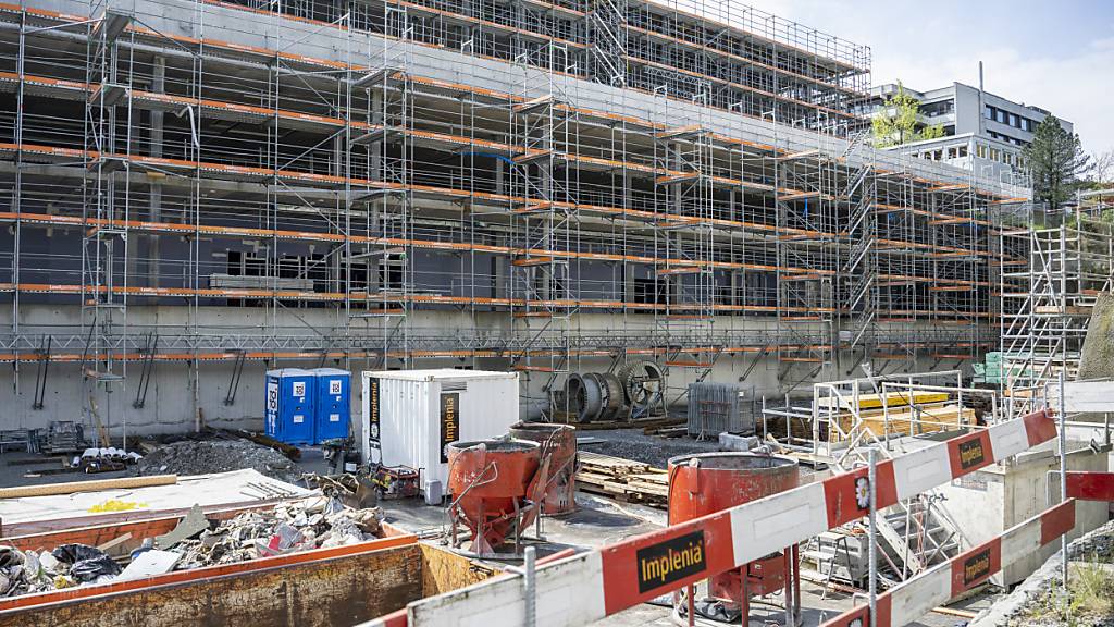 Die Bauarbeiten für das neue Kinderspital und die Frauenklinik beim Kantonsspital Luzern sind bereits im Gange. (Archivbild)