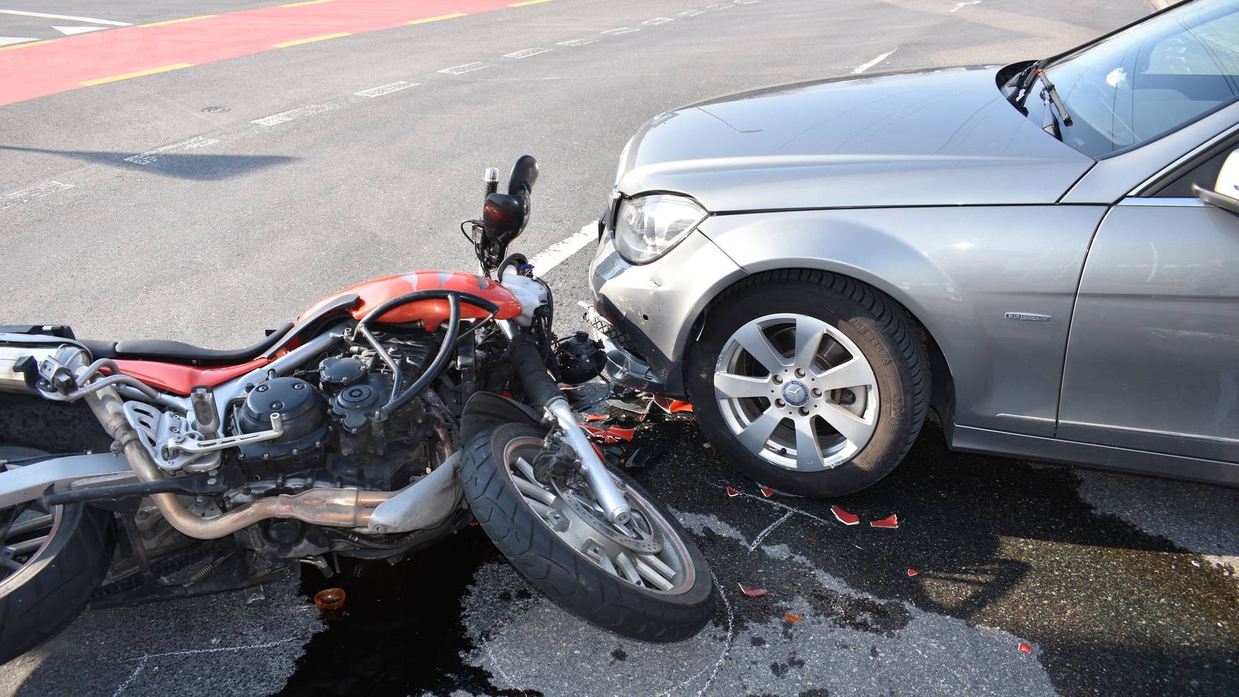 Bei einem Unfall wurde ein Motorradfahrer verletzt