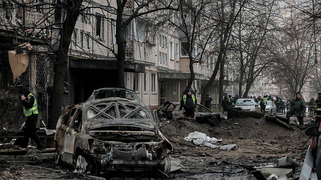 Strasse in der ukrainischen Hauptstadt Kiew nach einem russischen Raketenangriff am 13. Dezember.