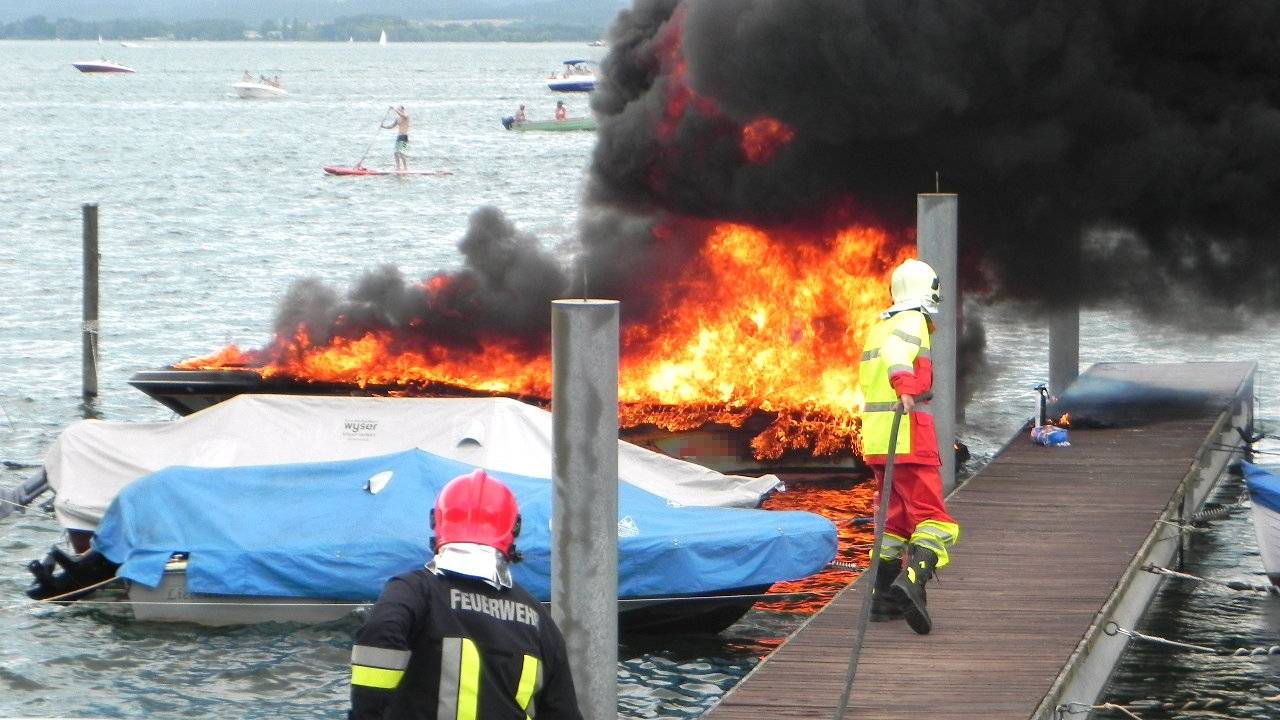 Das Boot brannte vollständig aus.