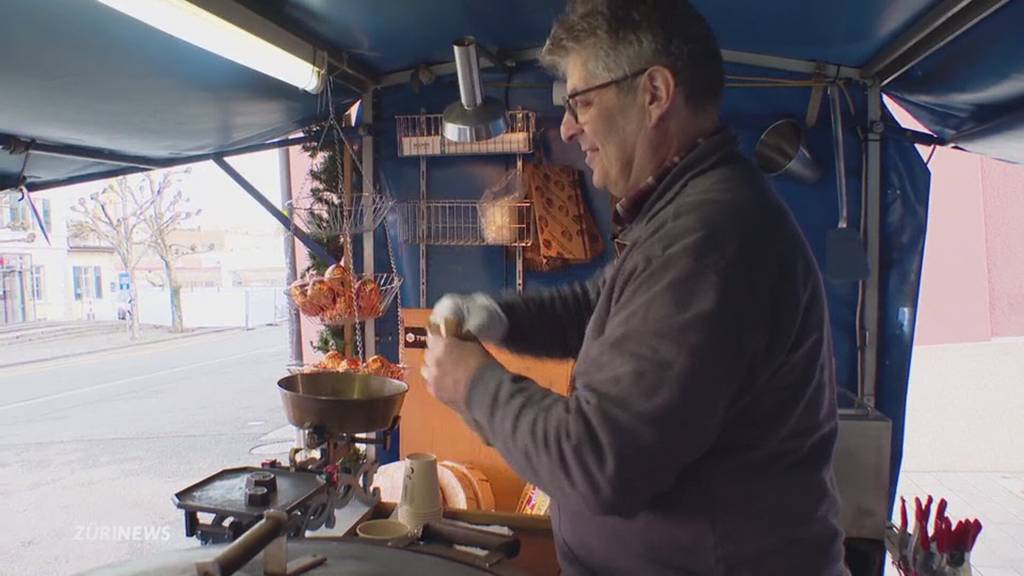 Diebe stehlen Weihnachtskasse aus Marroni-Stand